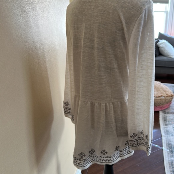 Sanctuary like new new tags white lightweight sweater with embroider details XL - Picture 5 of 7